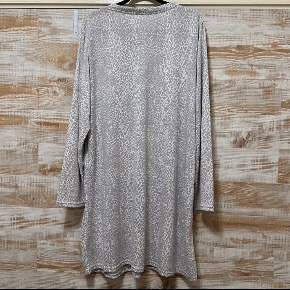 Croft & Barrow Whisperluxe Fabric Long Sleeve V-Neck Sleepshirt in Size 1X - Picture 2 of 5
